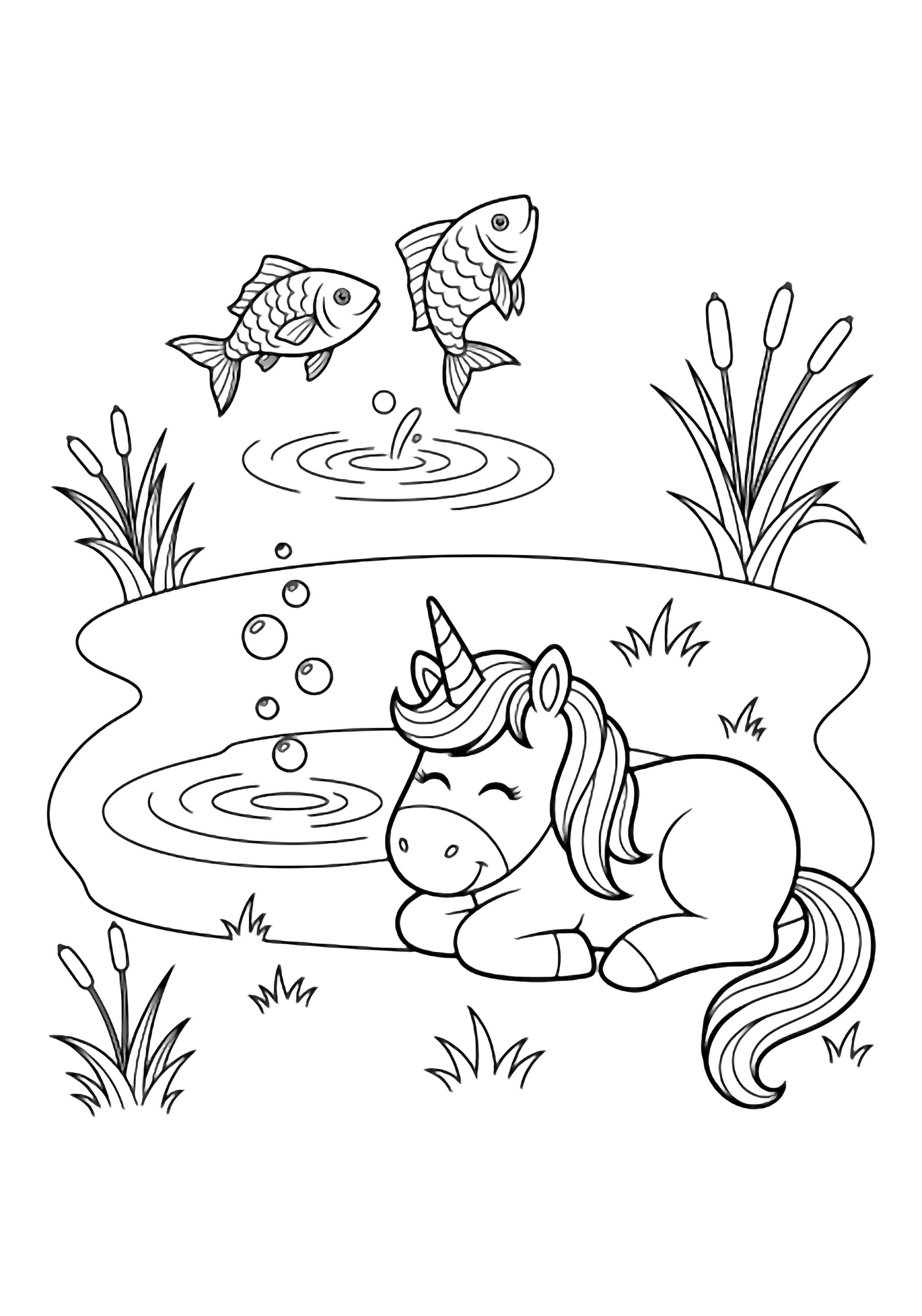 A smiling unicorn rests beside a pond where two fish leap above ripples, surrounded by tufts of grass, tiny reeds, and floating bubbles. kleurplaat